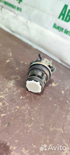 Насос бачка омывателя Toyota Land Cruiser 200