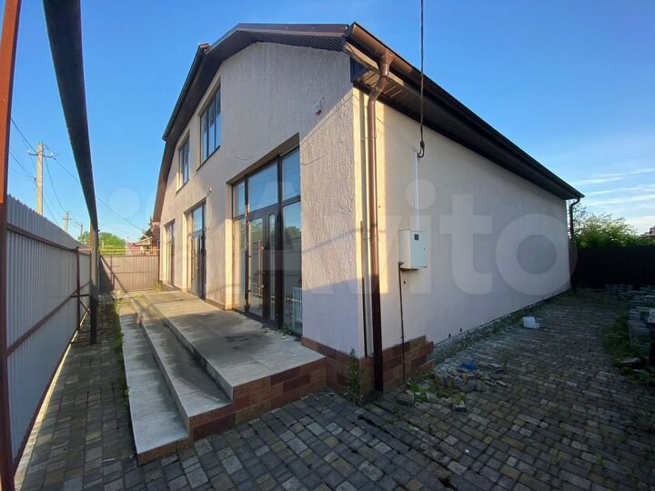 Дом 239 м² на участке 8 сот.