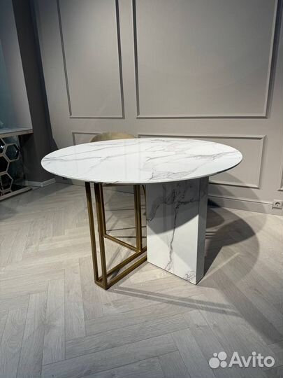 Обеденный стол