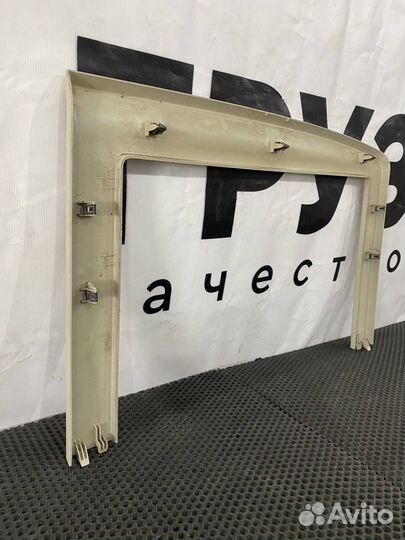 Декоративная накладка левая Volvo FH4 82211656