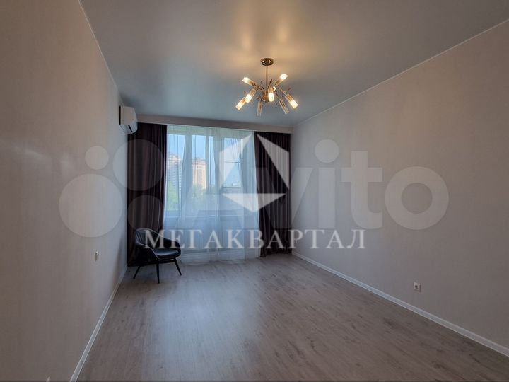 2-к. квартира, 65 м², 8/8 эт.