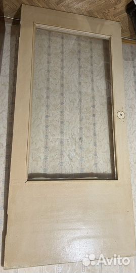 Дверь деревянная,со стеклом,б/у