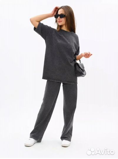 Женский костюм варёнка со стразами