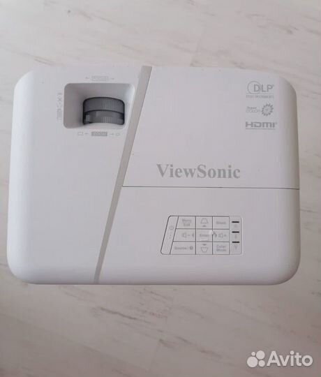 Проектор ViewSonic PA503X белый и экран lumien