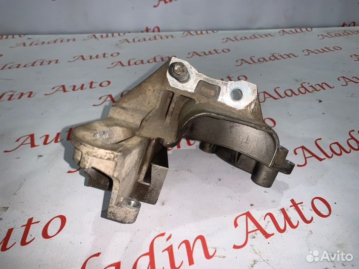 Кронштейн двигателя правый Ford Focus 3 1.6 2015