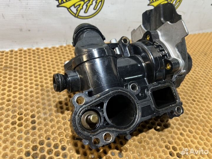 Помпа водяная насос Volkswagen Audi 06H121026DR