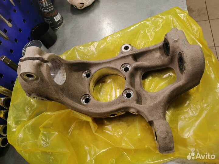 Поворотный кулак kia stinger 4wd правый R цапфа