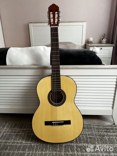 Классическая гитара шестиструнная