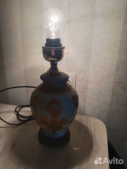 Настольная лампа