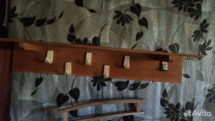 Вешалка настенная деревянная