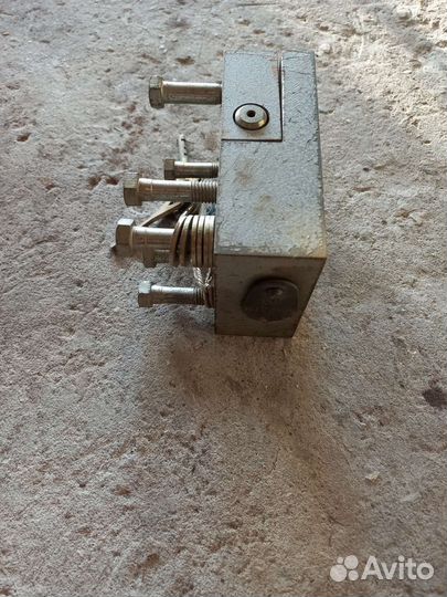 Замок дверной