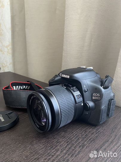 Зеркальный фотоаппарат Canon EOS 600D