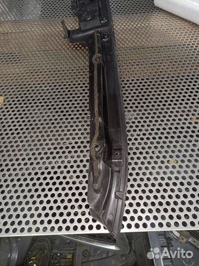 Пластик моторного отсека левый верхний BMW 5