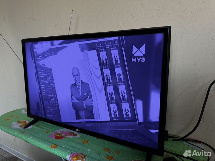 Телевизор LG 32LJ510U