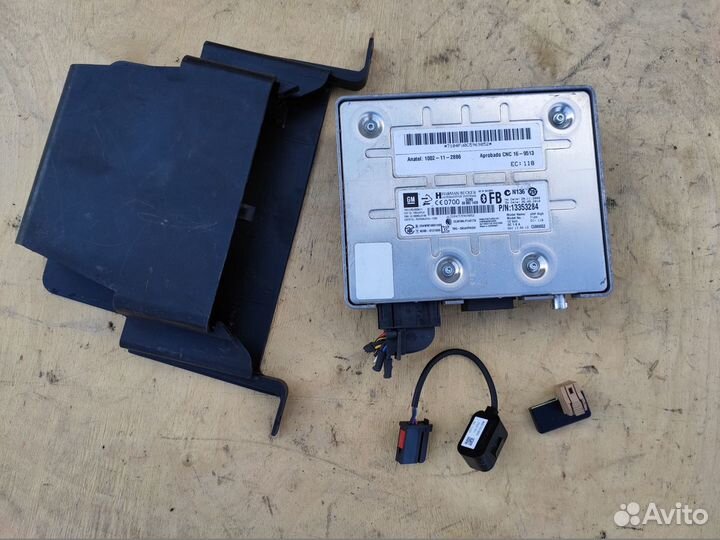 Комплект голосовой связи Bloothus на Opel Astra J