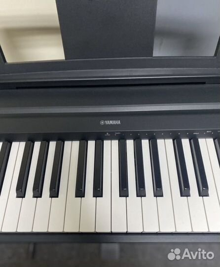 Цифровое пианино yamaha p 45 в подарок стойка