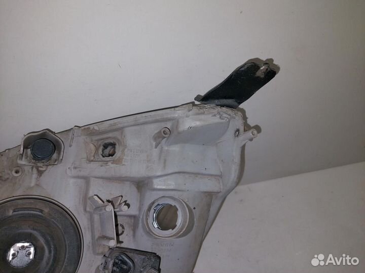 Фара правая Toyota Prius NHW11 (1997 - 2003)