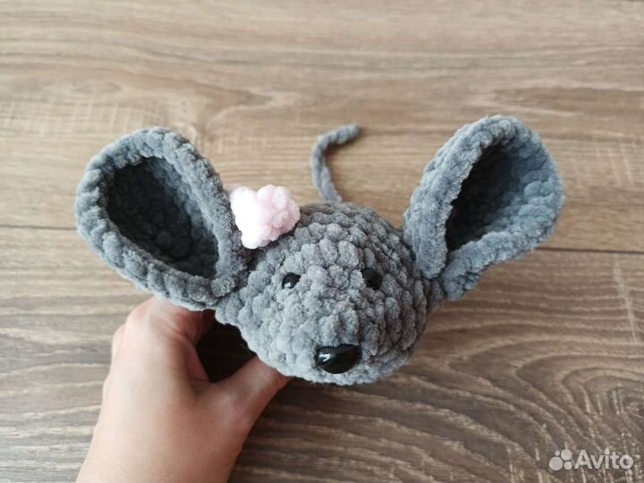 Вязаная игрушка мышка