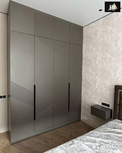 Встроенный распашной шкаф