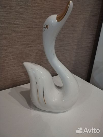 Лебедь фарфоровый