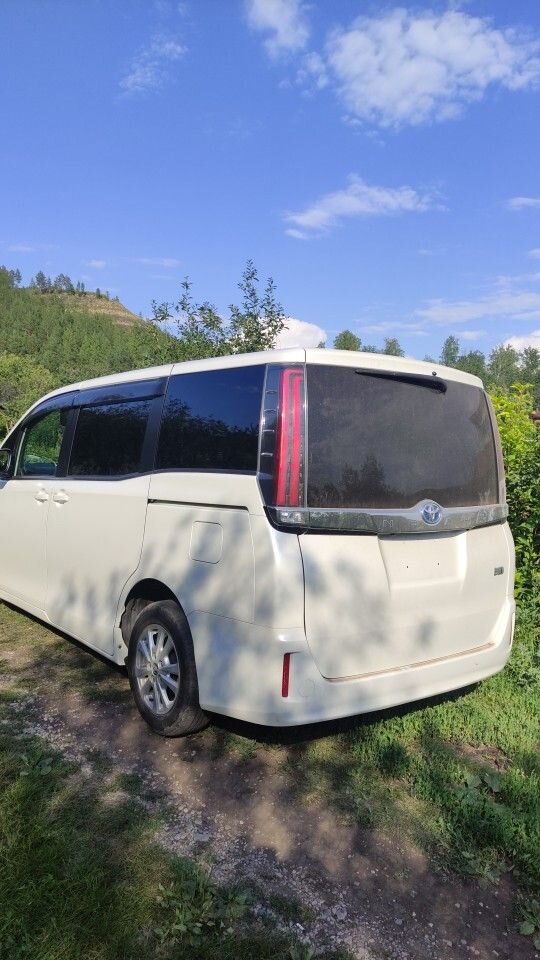 Toyota Noah: фото владельца