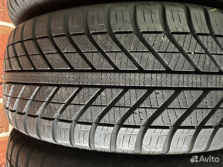 Goodyear Vector 4Seasons 205/55 R16 94V