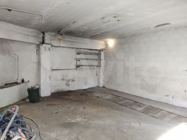 Гараж, > 30 м²