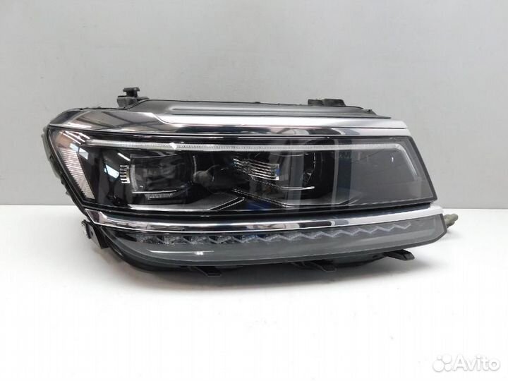 Фара правая Volkswagen Tiguan