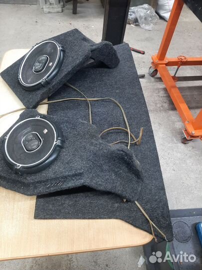Колонки JBL