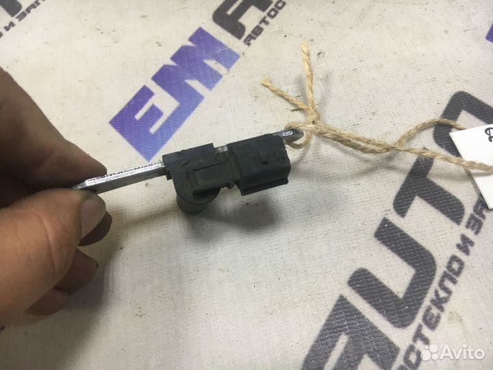Датчик коленвала Рено Логан 2