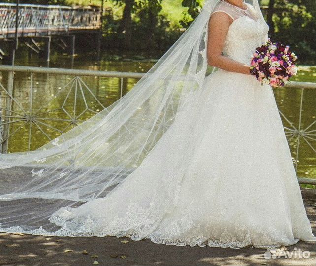 Свадебное платье со шлейфом