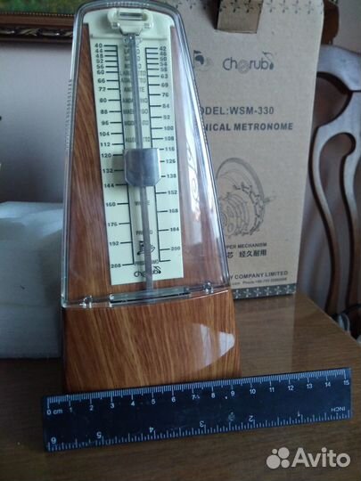 Метроном механический и ключ настройки рояля