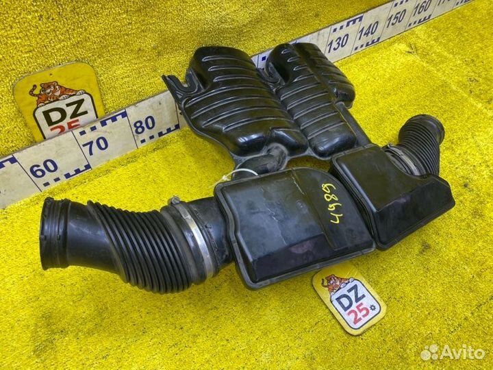 Патрубок воздушного фильтра передний Land Rover