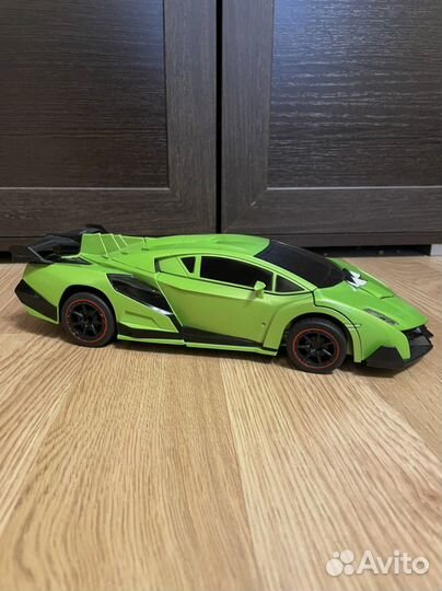 Машина робот трансформер на пульте управления