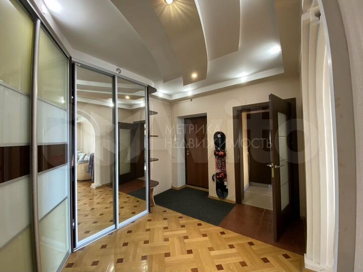 3-к. квартира, 109 м², 7/9 эт.