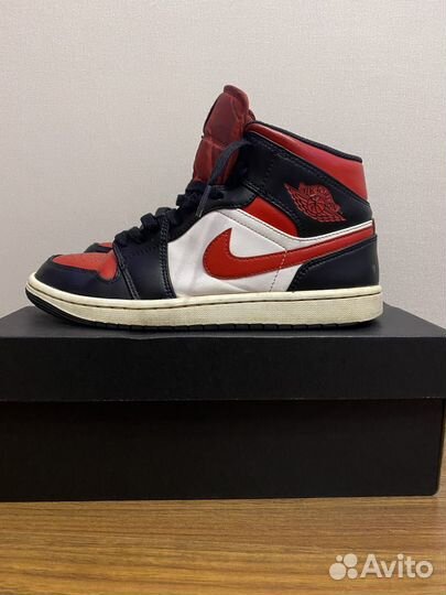 Air jordan 1 mid bred toe