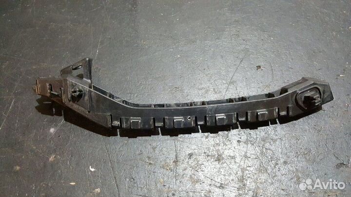 Кронштейн бампера передний левый Subaru Impreza