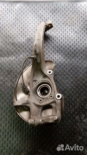 Кулак передний правый Audi A4 B8