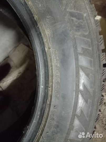 Bridgestone Blizzak Spike-01 225/65 R17