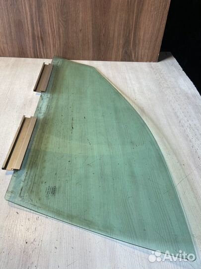 Стекло переднее правое Volvo S60