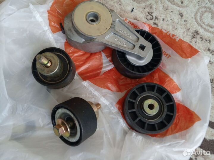 Натяжной ролик и обводные ролики для каминс