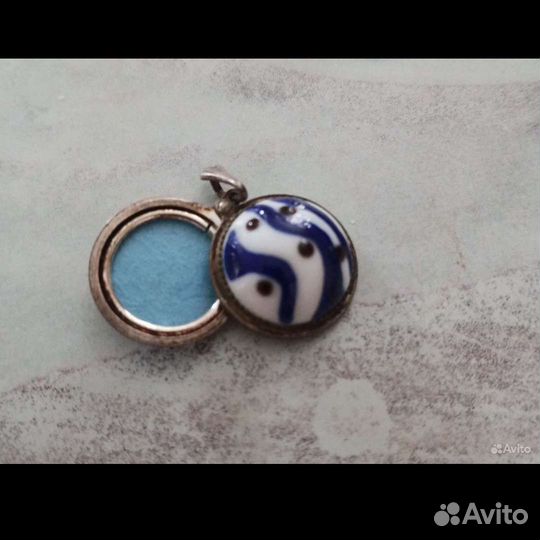 Серьги и 2 подвески