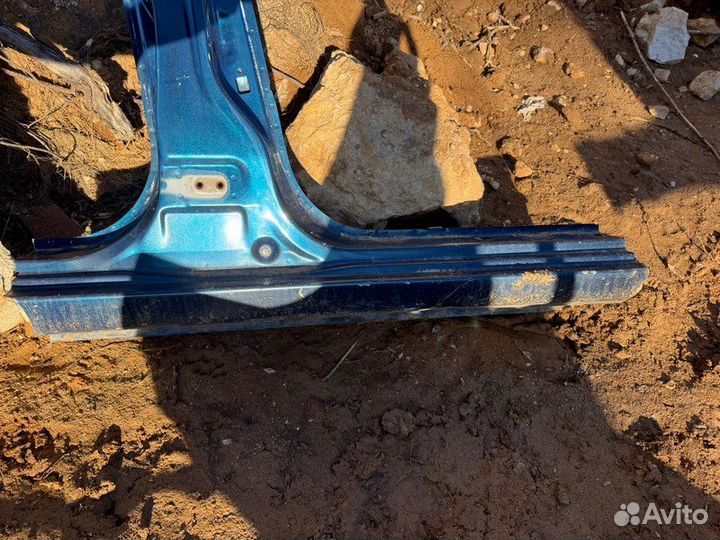 Центральная стойка кузова Mitsubishi Lancer 9