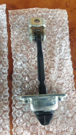 Ограничитель для двери дл. задний на Гранту,Калину