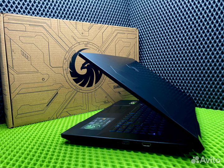 Мощный,на гарантии с наушниками м мышкой ноутбук