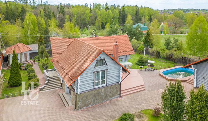 Дом 294,9 м² на участке 28,3 сот.