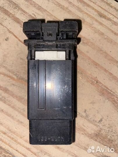 Кнопка обогрева сиденья Toyota Corolla 150 1.6