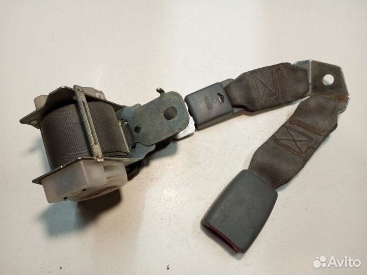 Ремень безопасности задний Nissan Almera Classic