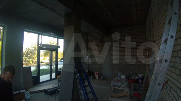 Под магазин, клиентский офис и т.п отдельный вход