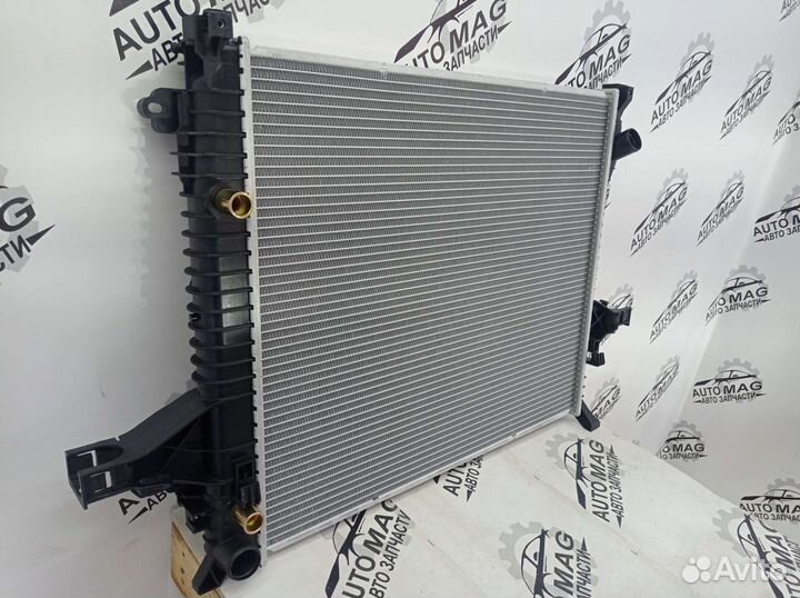 Радиатор охлаждения Volvo XC90 2.4-3.2L 02-14г акп